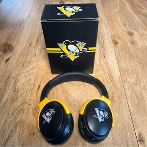 Pittsburgh Penguins NHL Light-Up Bluetooth Black and Yellow Logo Headphones NIB